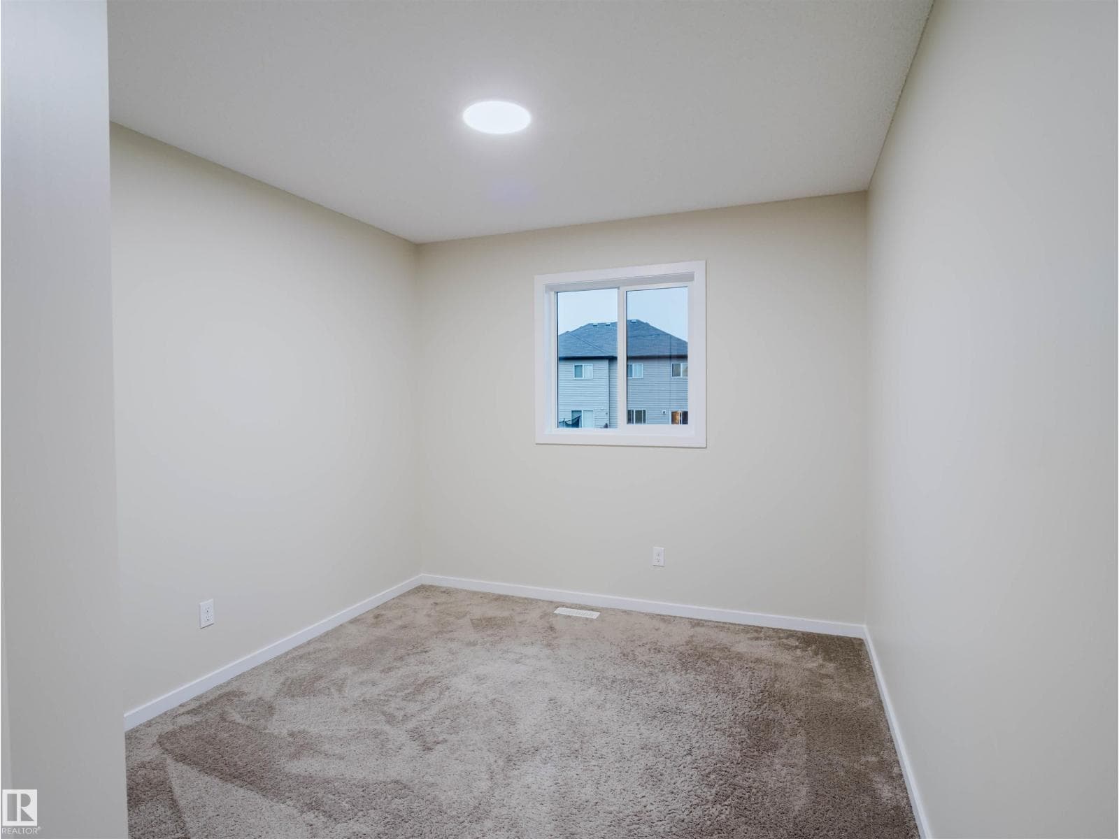 5407 14 AV SW — photo 26 of 44