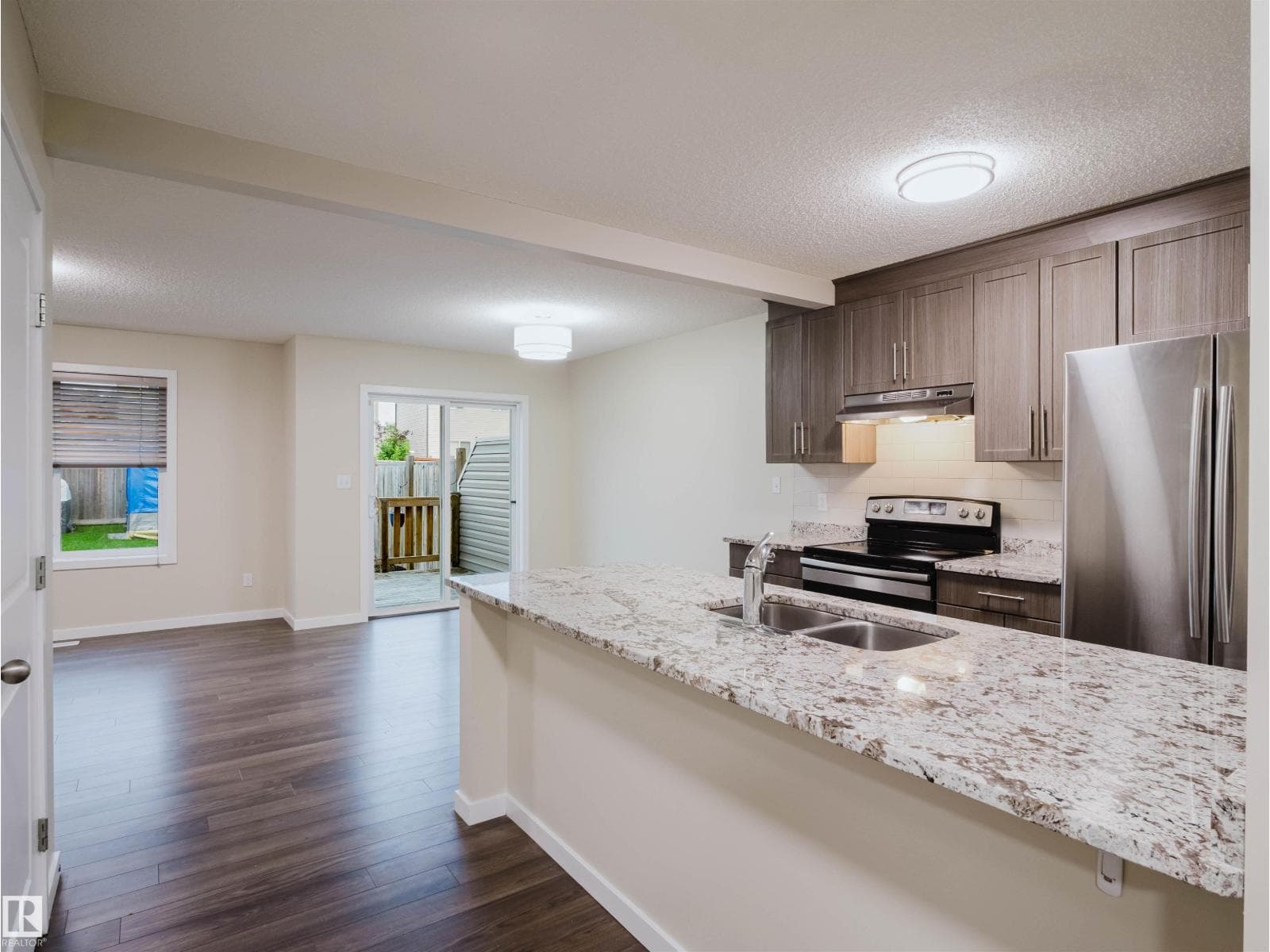 5407 14 AV SW — photo 6 of 44