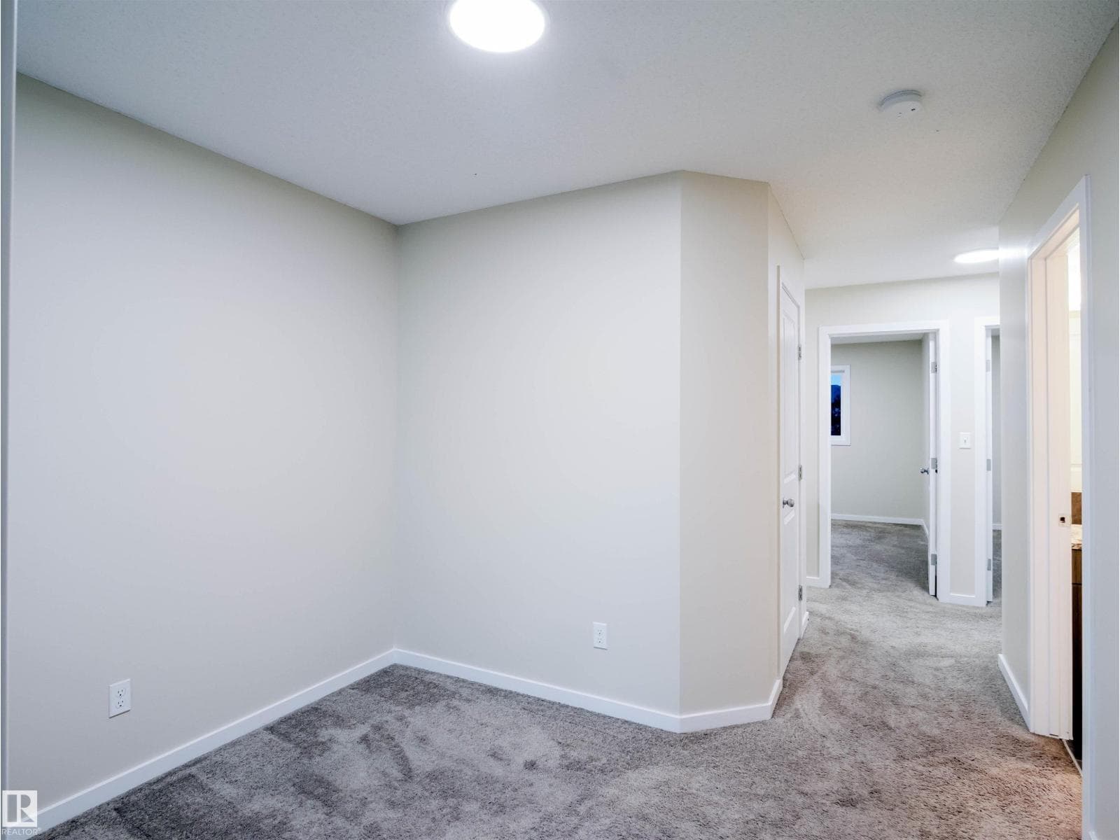 5407 14 AV SW — photo 22 of 44