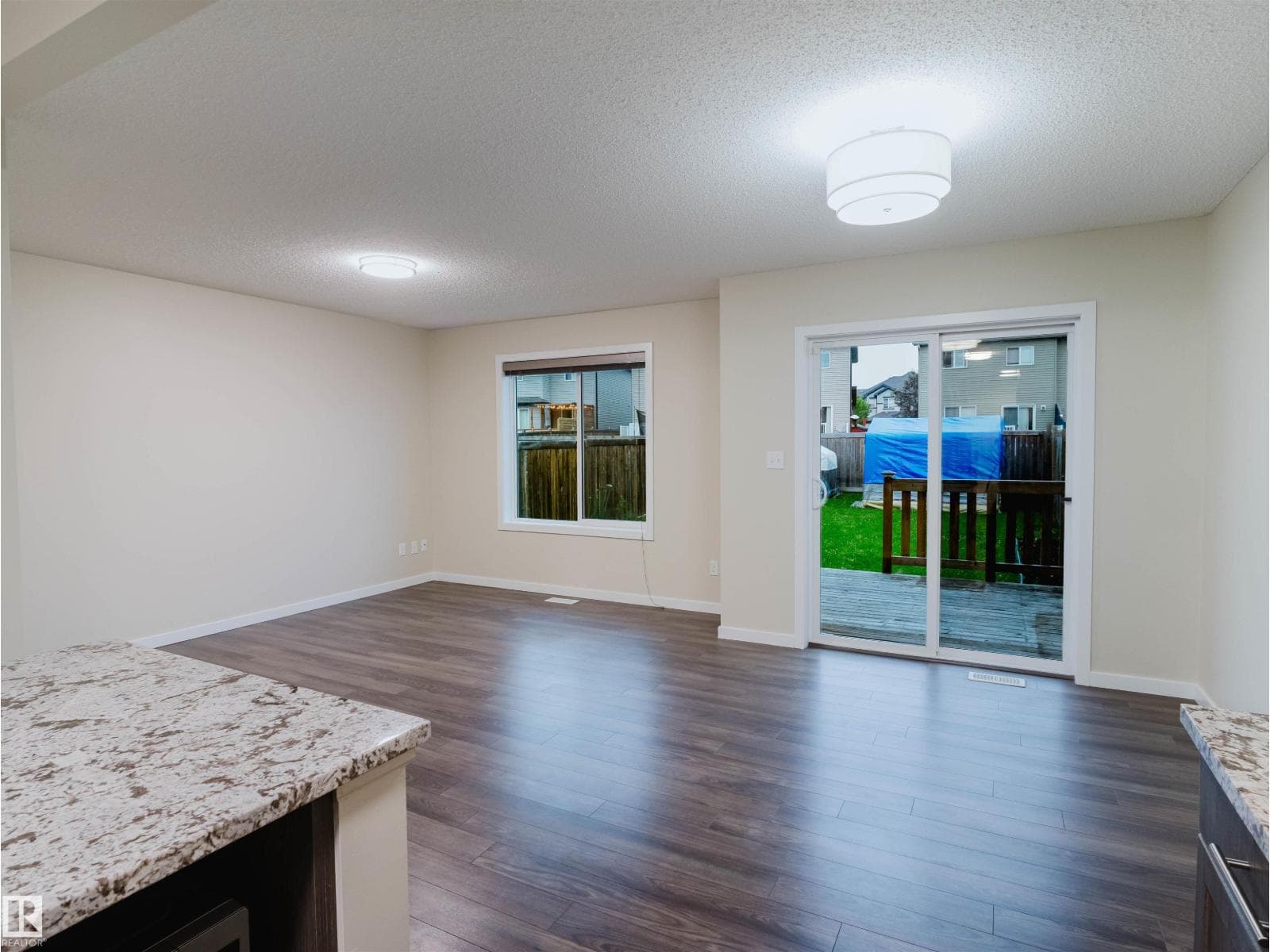 5407 14 AV SW — photo 11 of 44