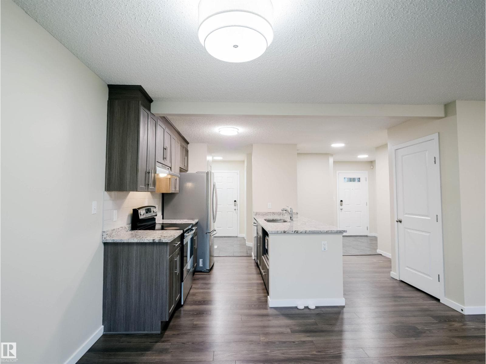 5407 14 AV SW — photo 8 of 44