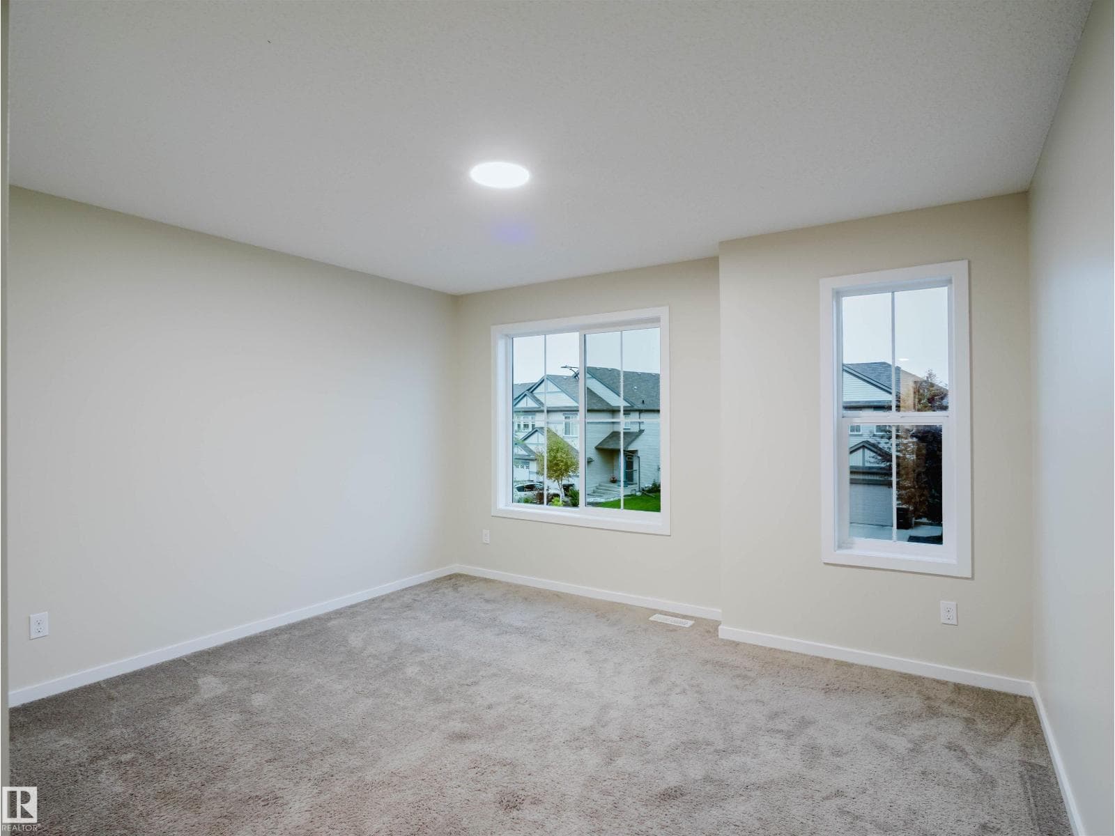 5407 14 AV SW — photo 17 of 44
