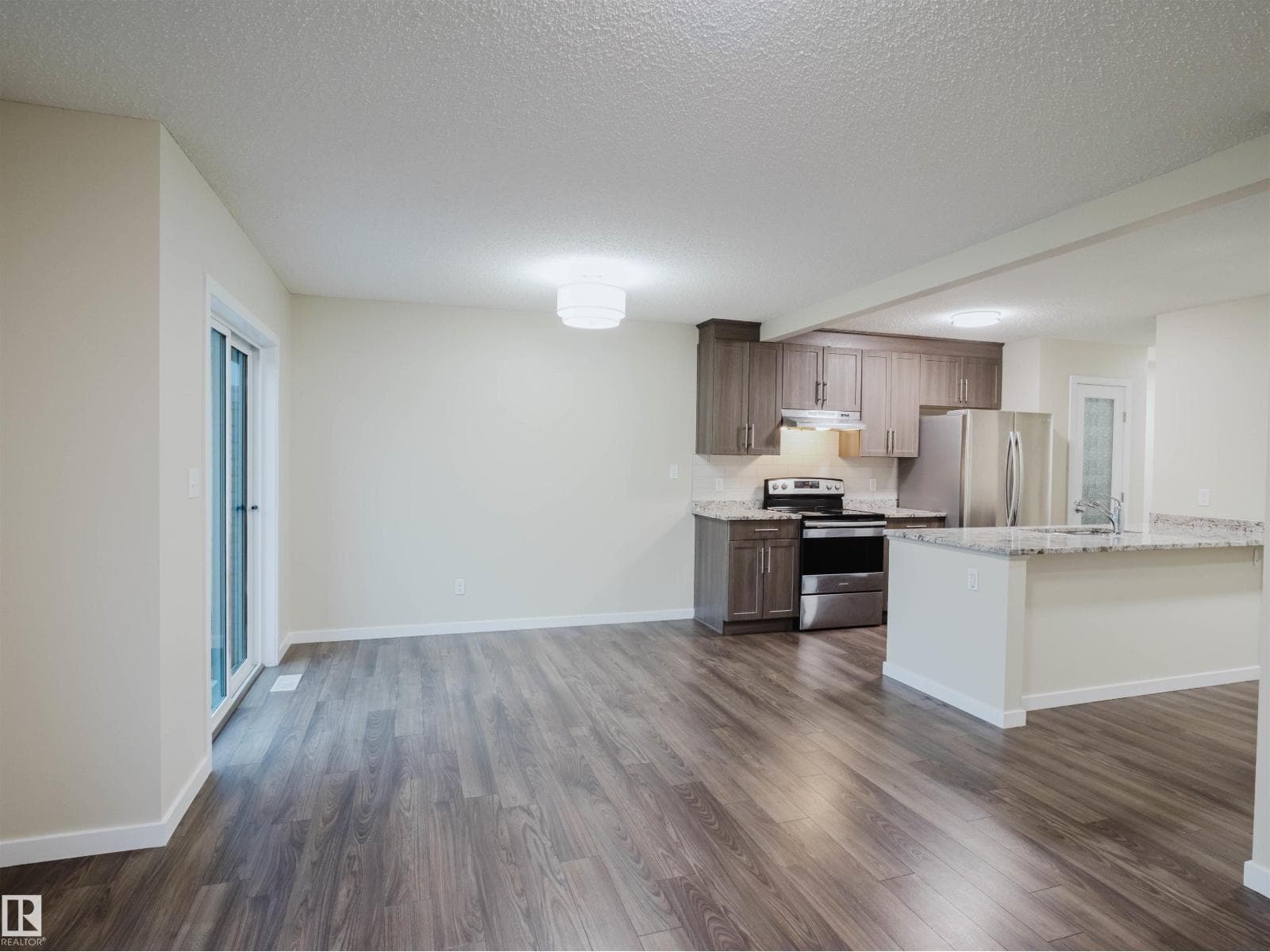 5407 14 AV SW — photo 9 of 44