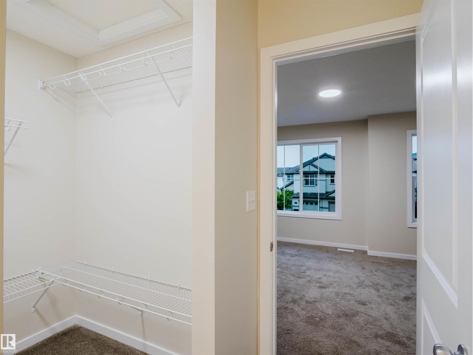 5407 14 AV SW — photo 19 of 44
