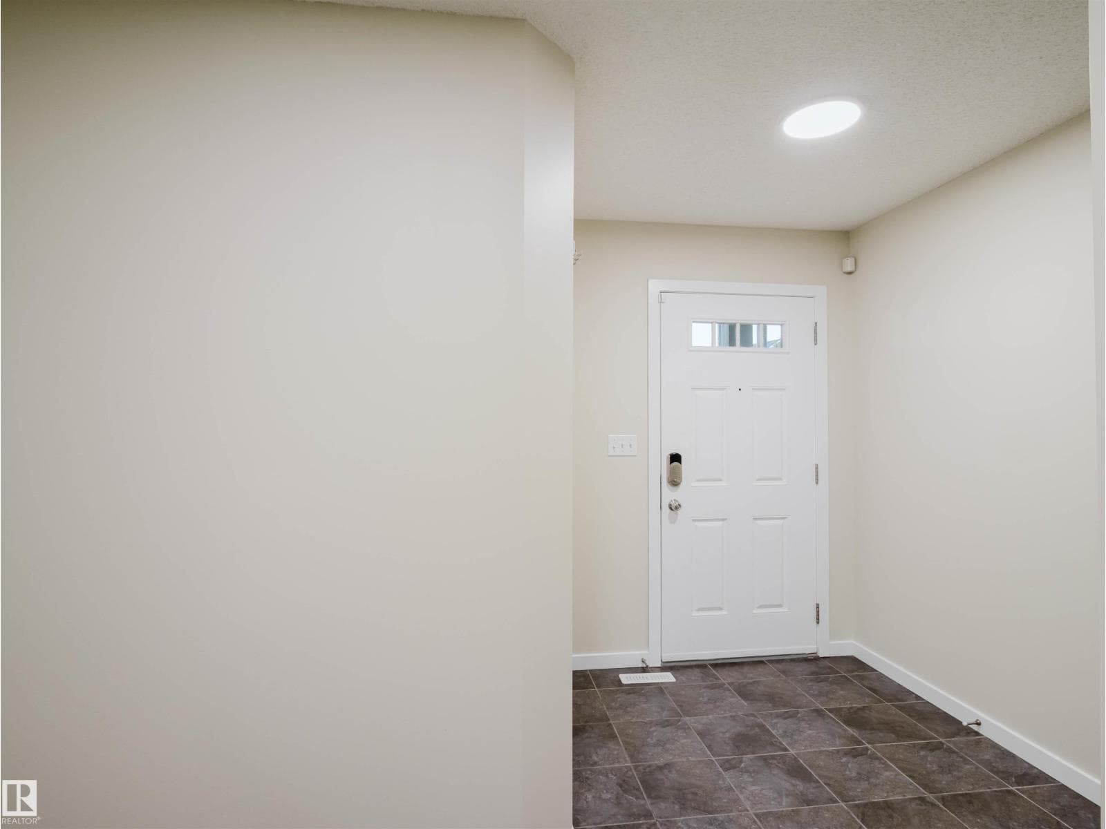 5407 14 AV SW — photo 5 of 44