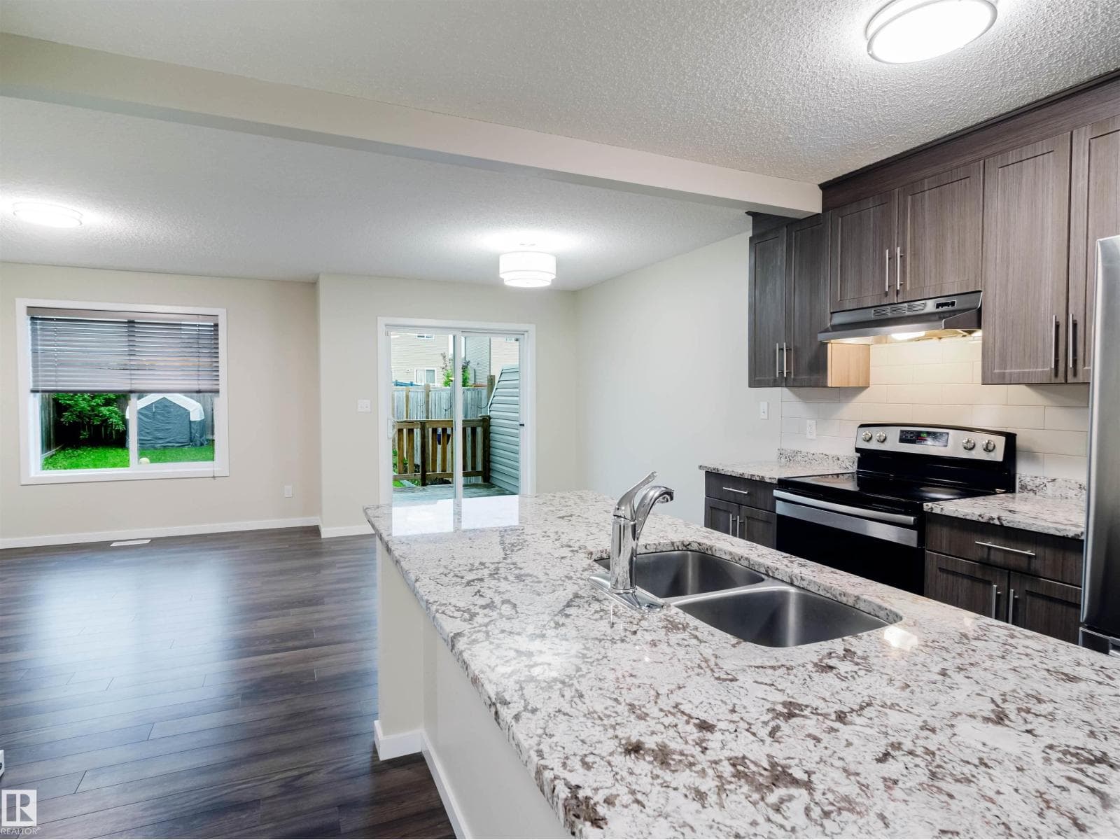 5407 14 AV SW — photo 10 of 44