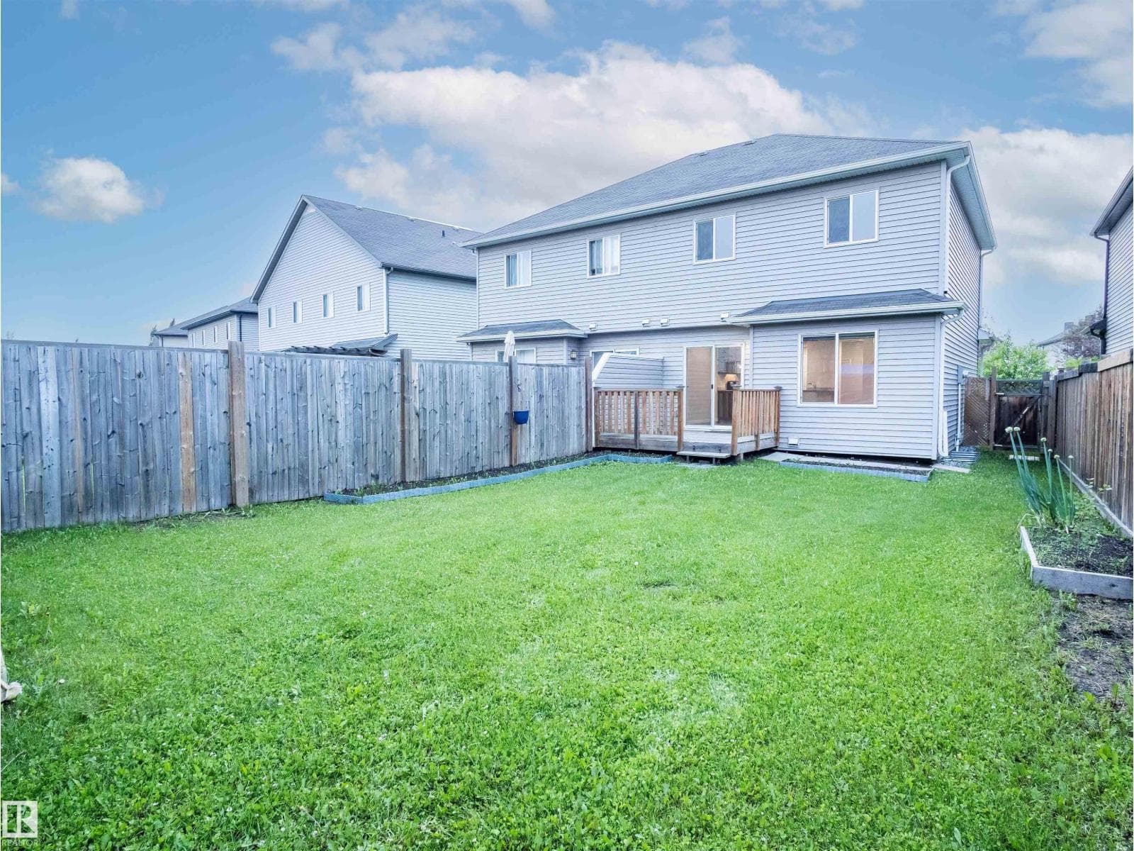 5407 14 AV SW — photo 33 of 44