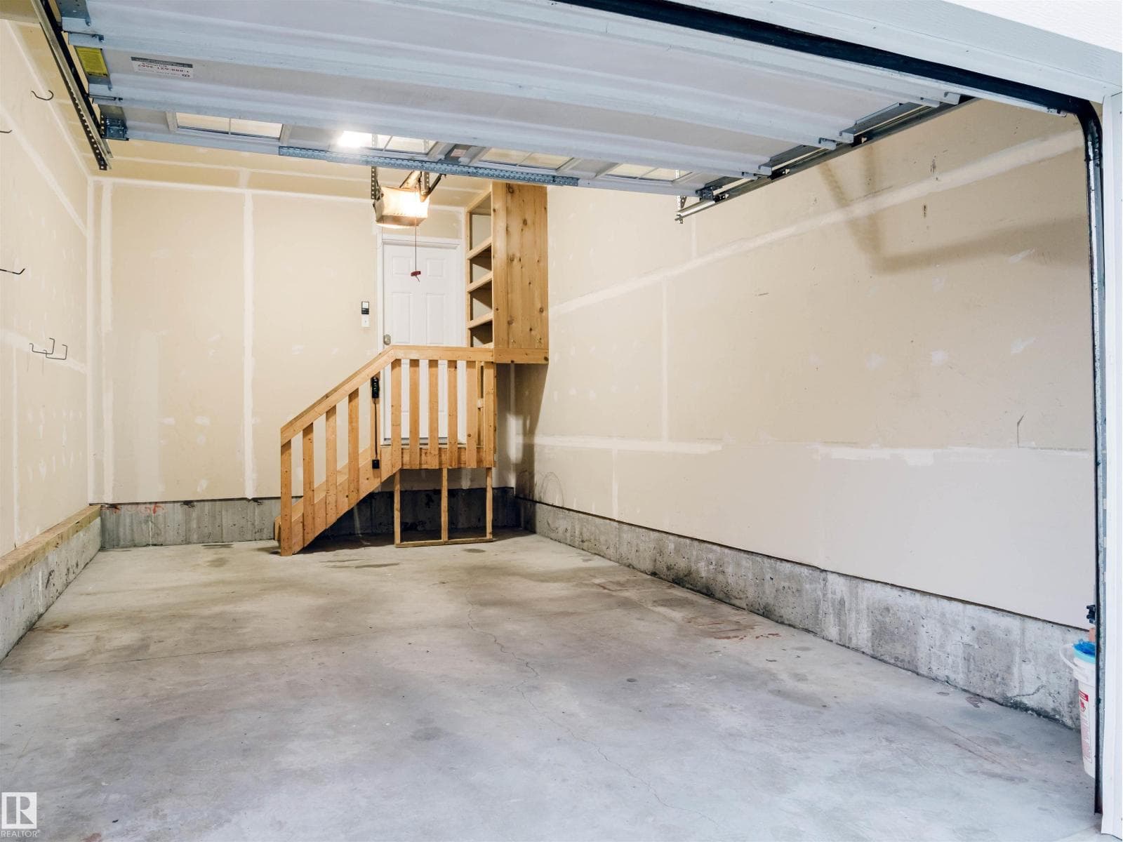 5407 14 AV SW — photo 35 of 44