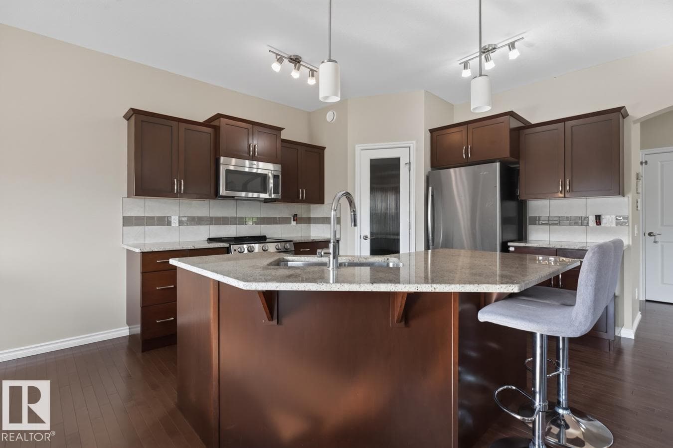 109 SELKIRK PL — photo 10 of 47