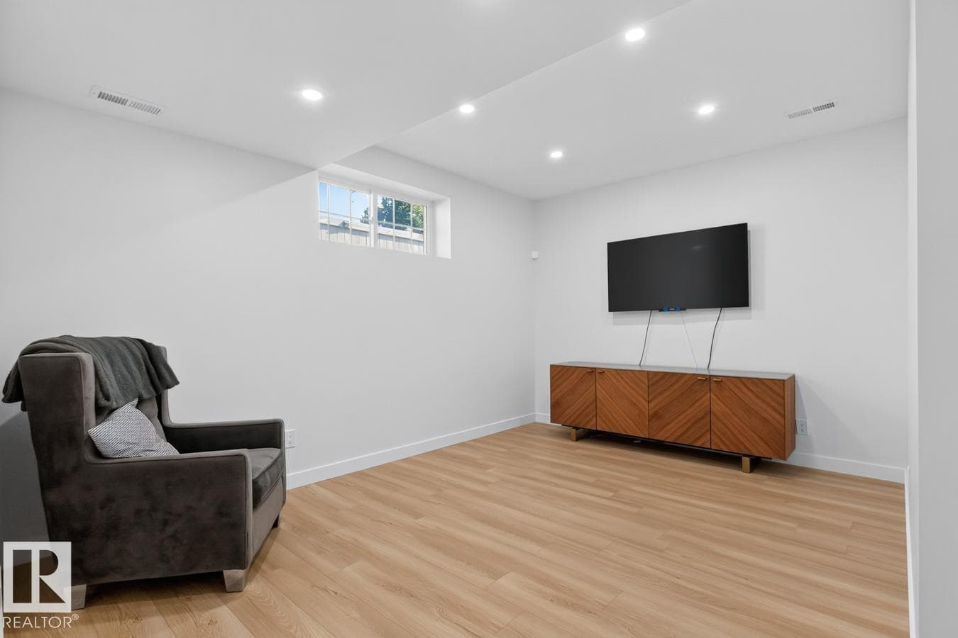 109 SELKIRK PL — photo 31 of 47