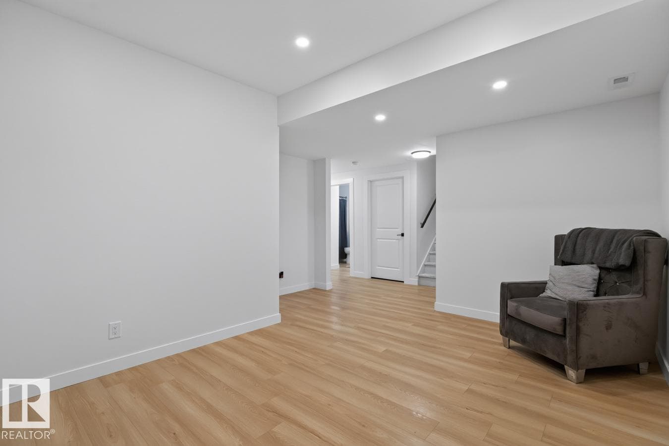 109 SELKIRK PL — photo 32 of 47