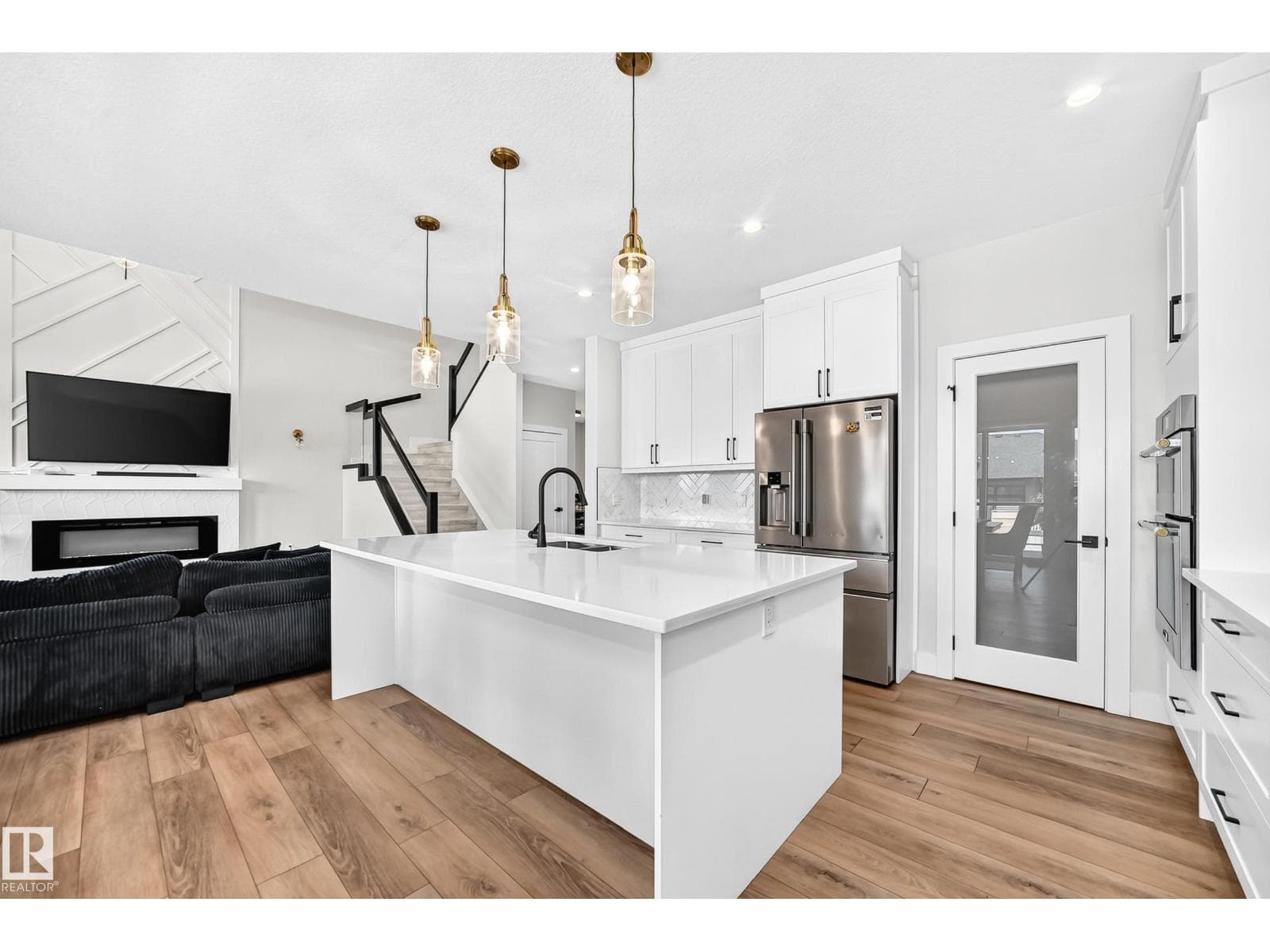 38 AVONLEA WY — photo 11 of 62