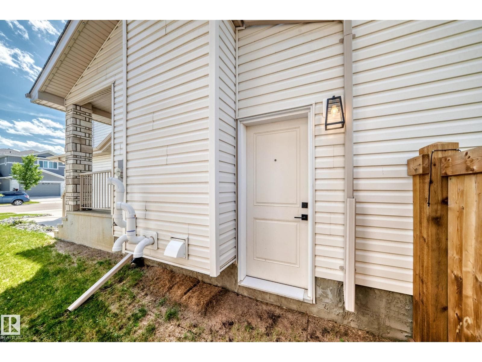 38 AVONLEA WY — photo 5 of 62