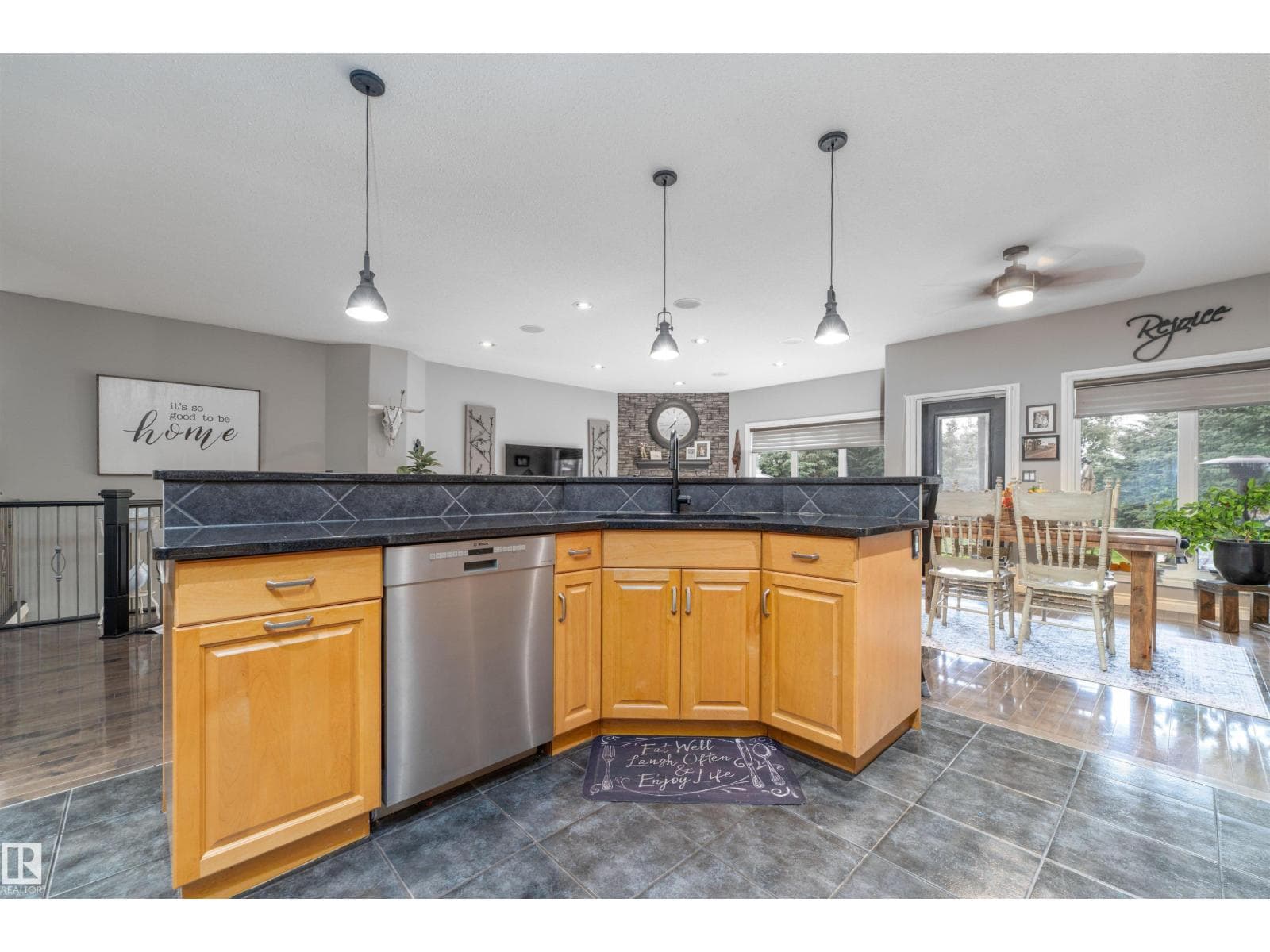 156 GREENFIELD WY — photo 13 of 74