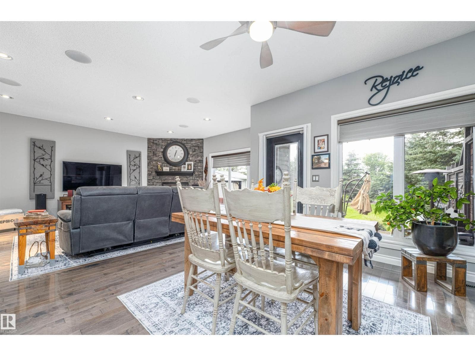 156 GREENFIELD WY — photo 15 of 74