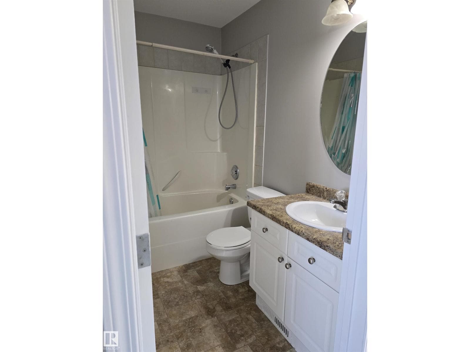 4120 47 ST — photo 13 of 26