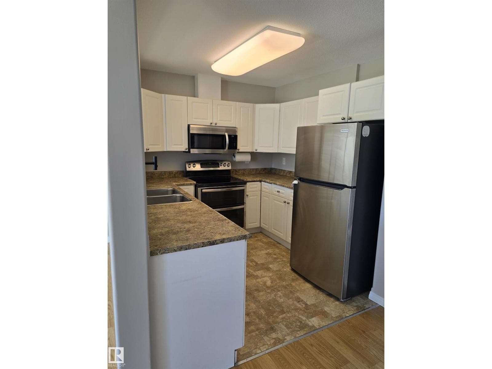 4120 47 ST — photo 3 of 26