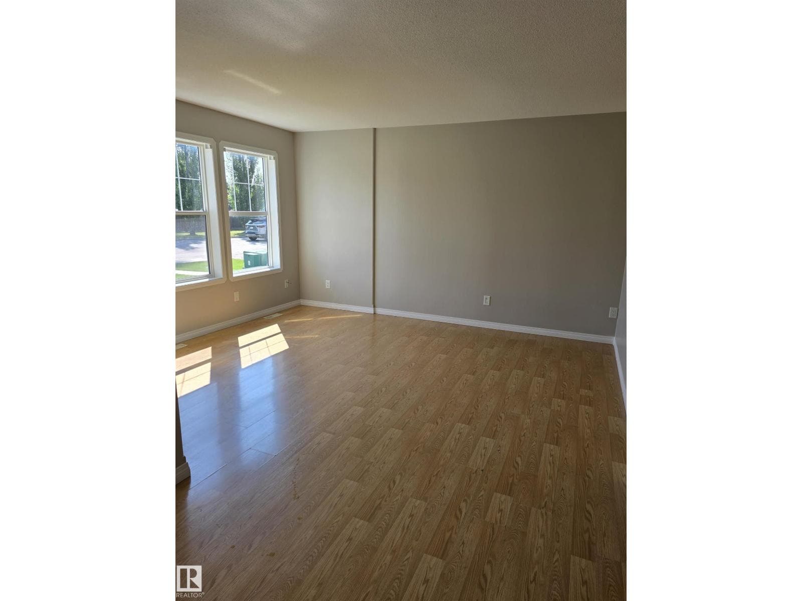 4120 47 ST — photo 8 of 26
