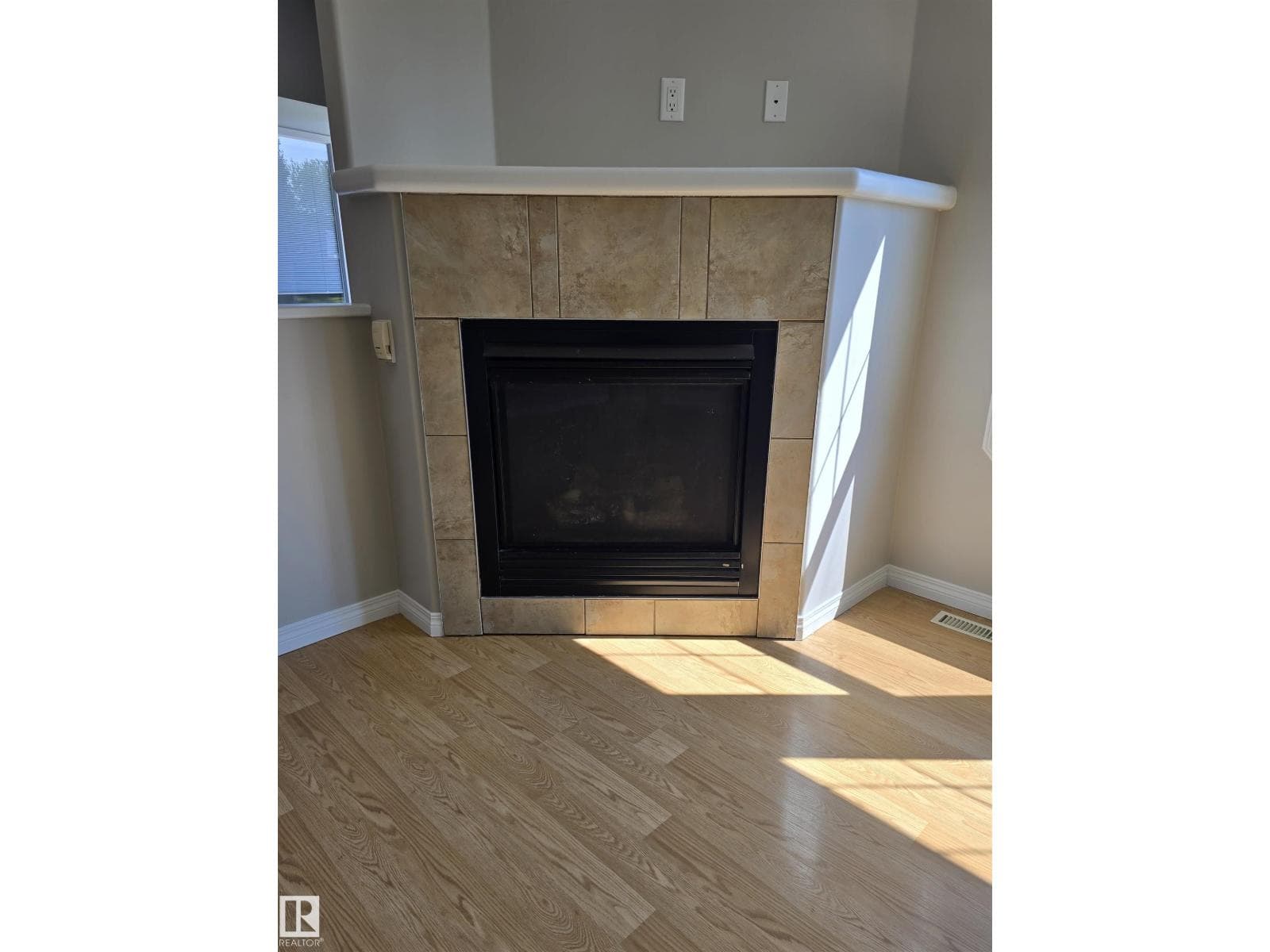 4120 47 ST — photo 9 of 26