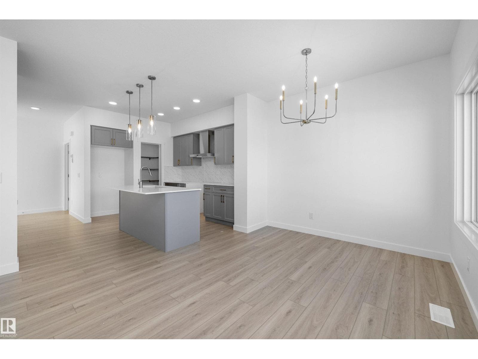 4182 KINGLET DR NW — photo 13 of 41