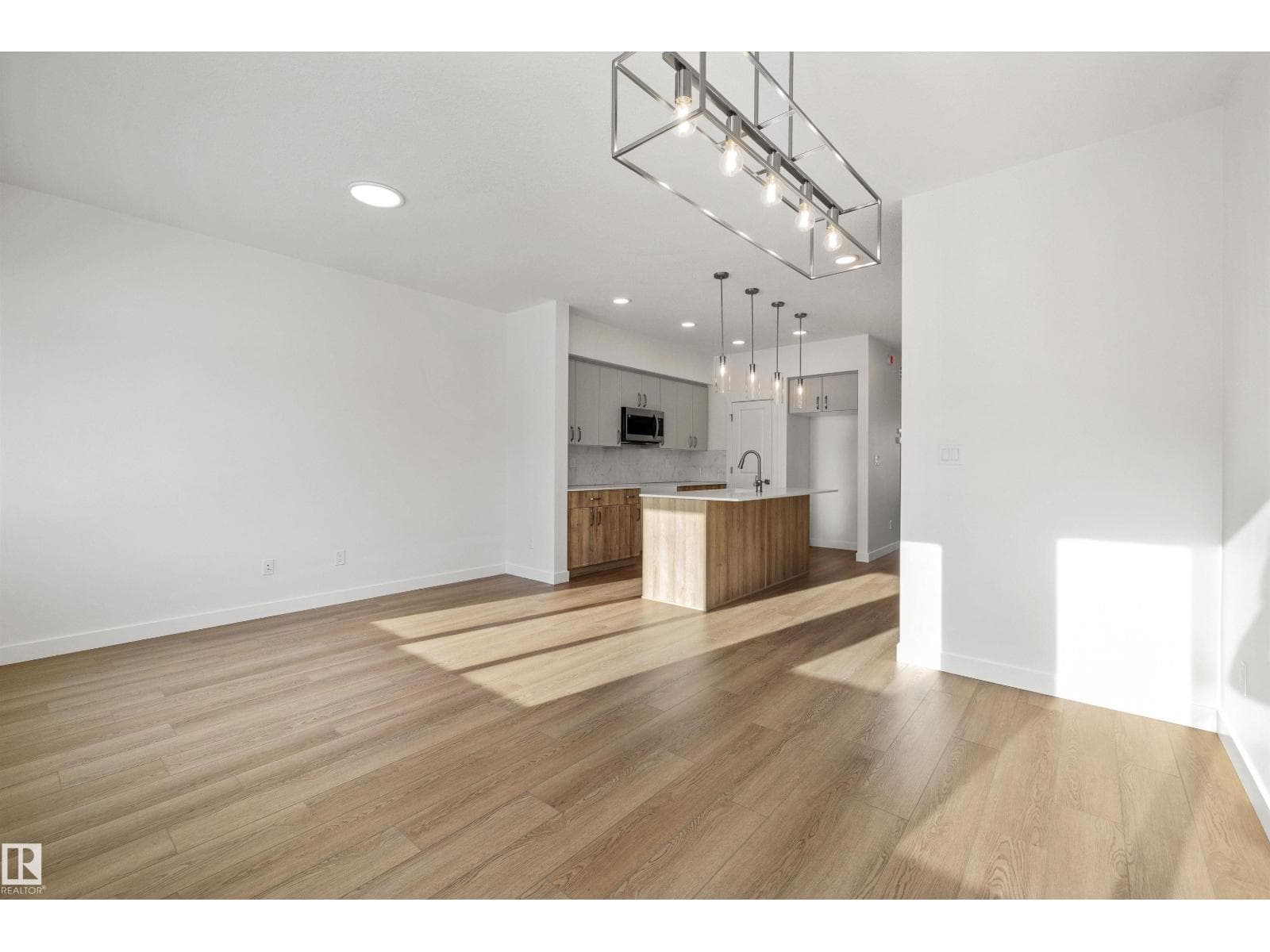 18855 29 AV NW — photo 15 of 41