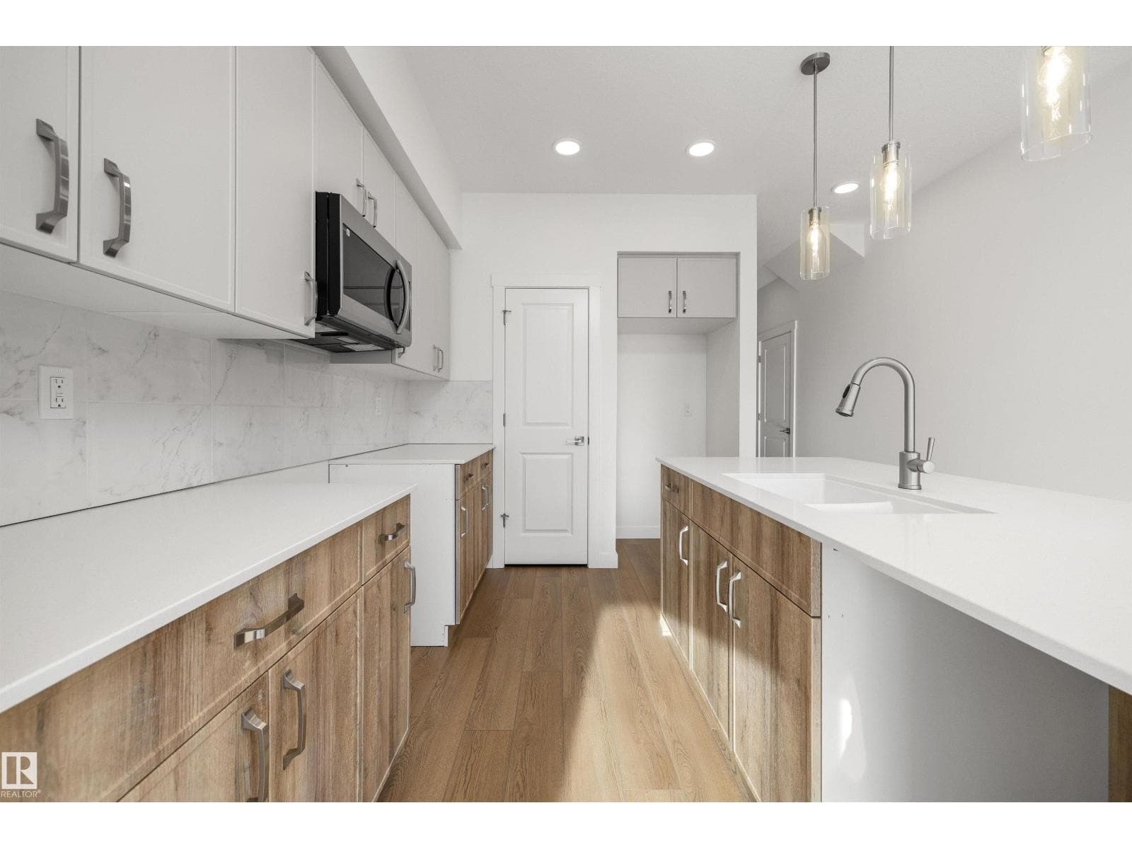 18855 29 AV NW — photo 11 of 41