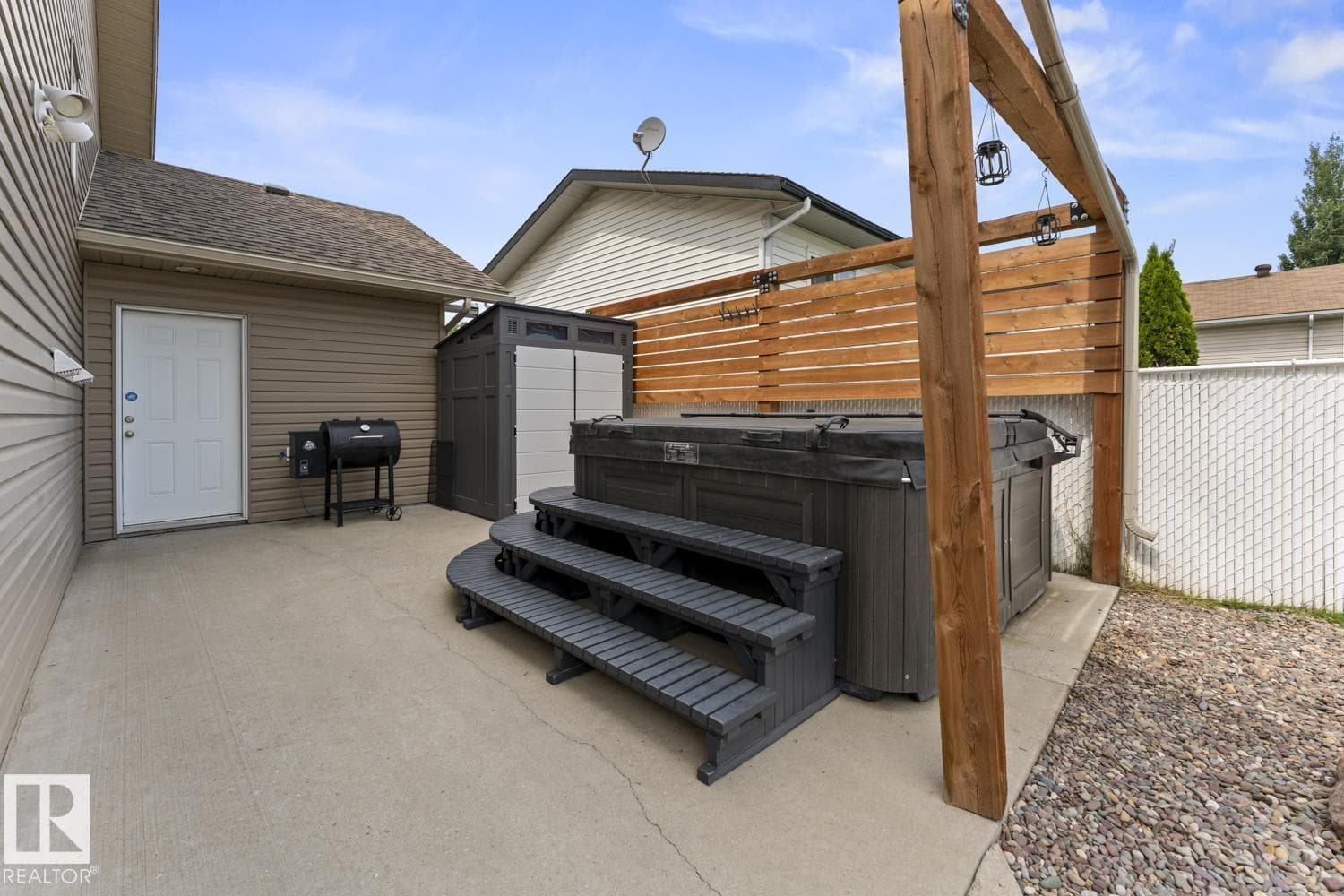 4109 40 ST — photo 10 of 38