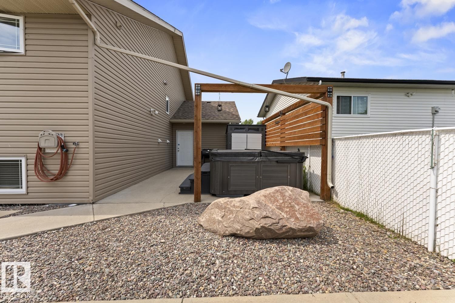4109 40 ST — photo 8 of 38