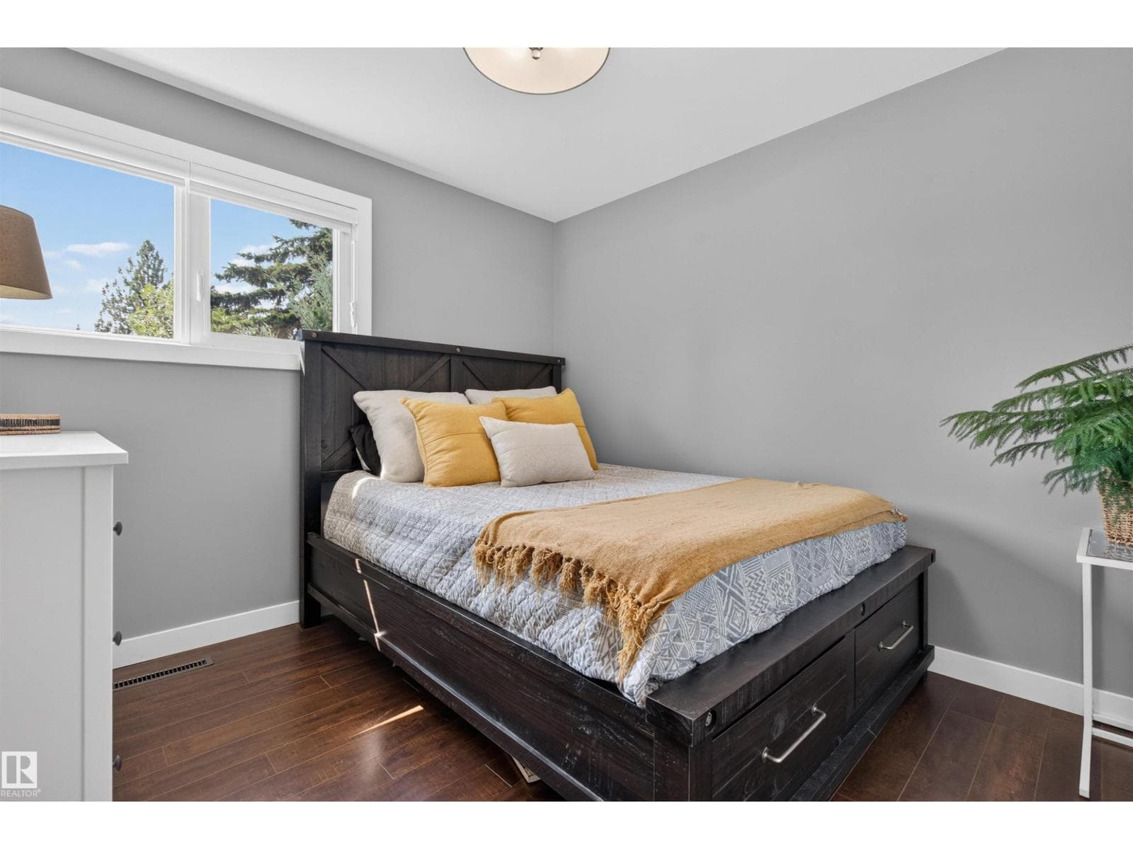 12136 135A AV NW — photo 15 of 48
