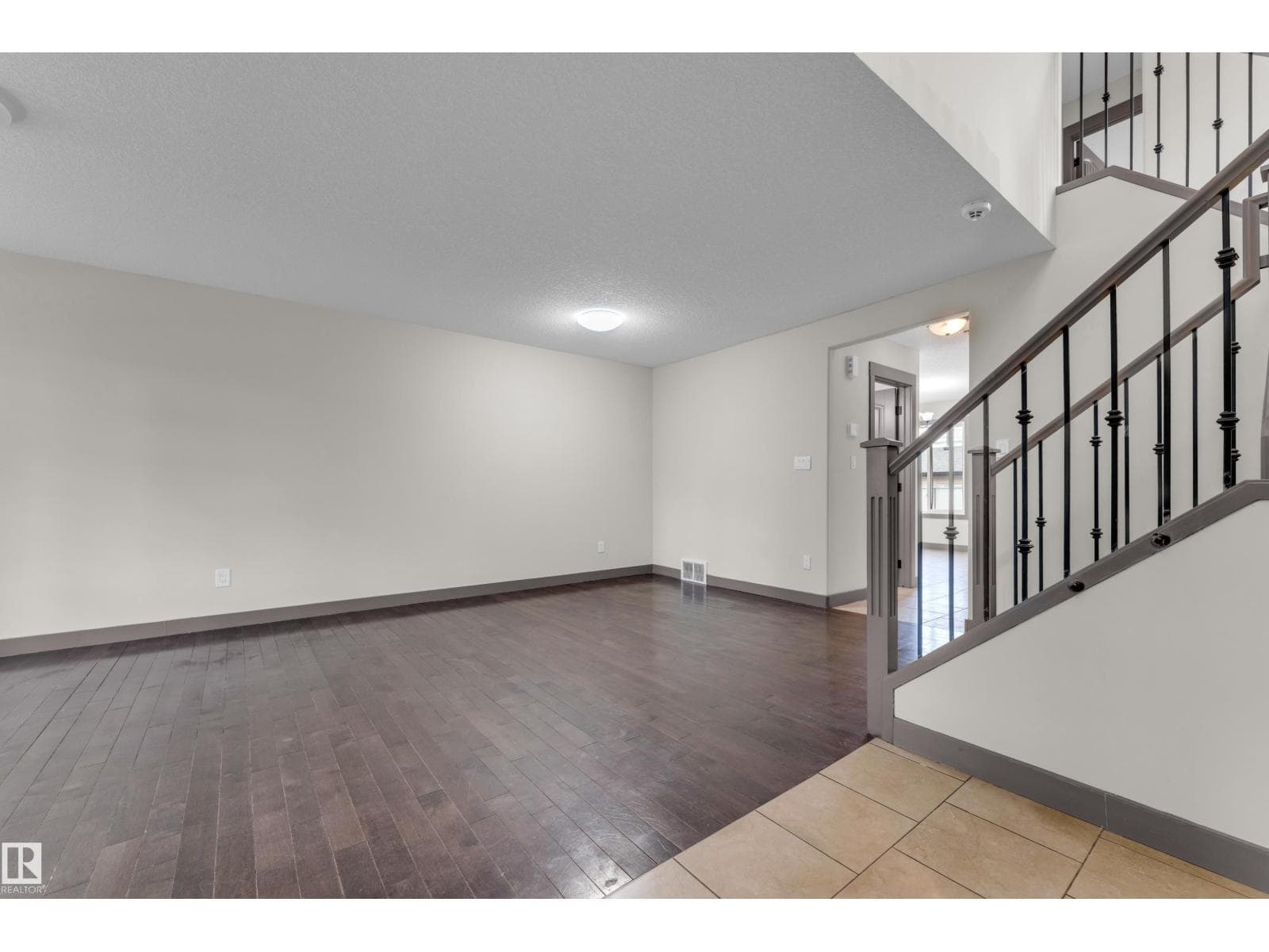 11817 37 ST NW — photo 5 of 46