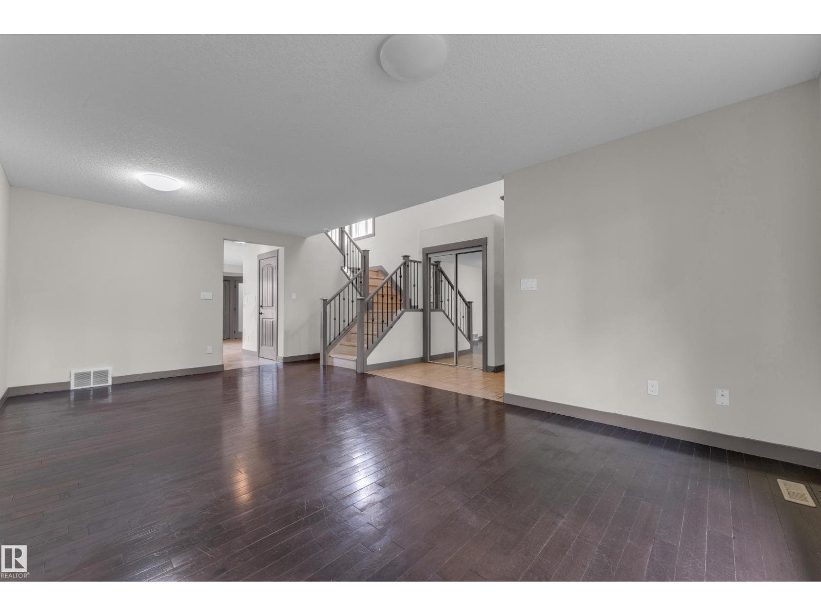 11817 37 ST NW — photo 3 of 46