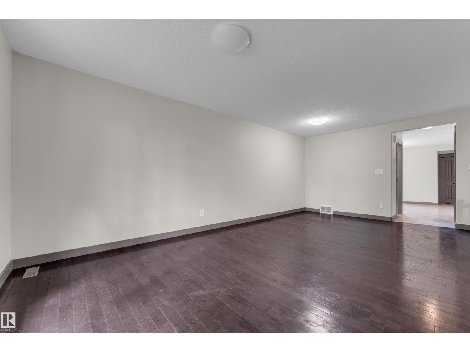 11817 37 ST NW — photo 4 of 46