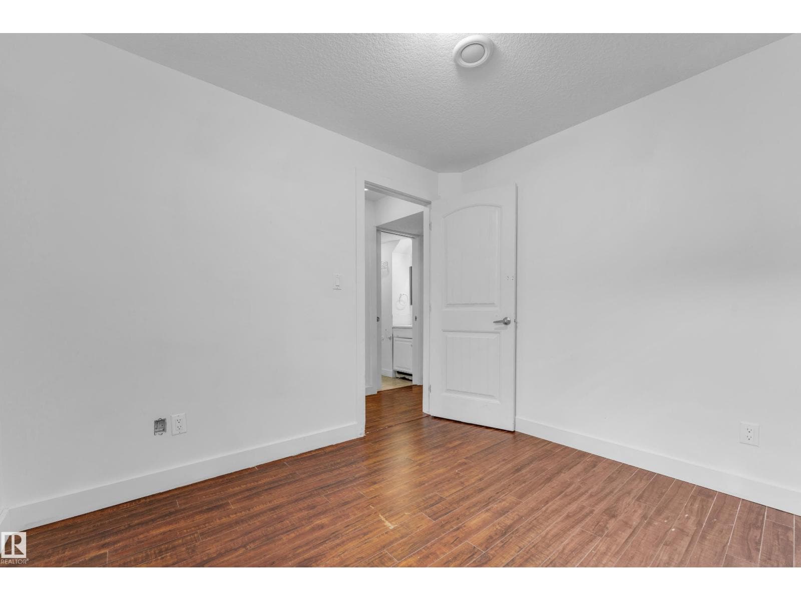 11817 37 ST NW — photo 31 of 46